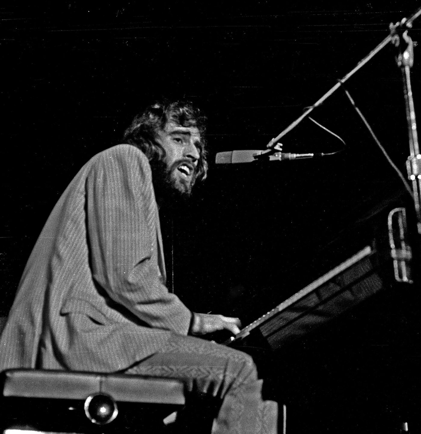 Richard Manuel performing with The Band in Hamburg, May 1971